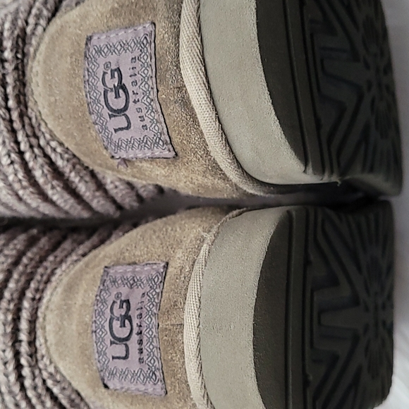 UGG Cardy # 5649 soft brown knit with Ugg wooden 2 button boots. Size 5 - Picture 4 of 16